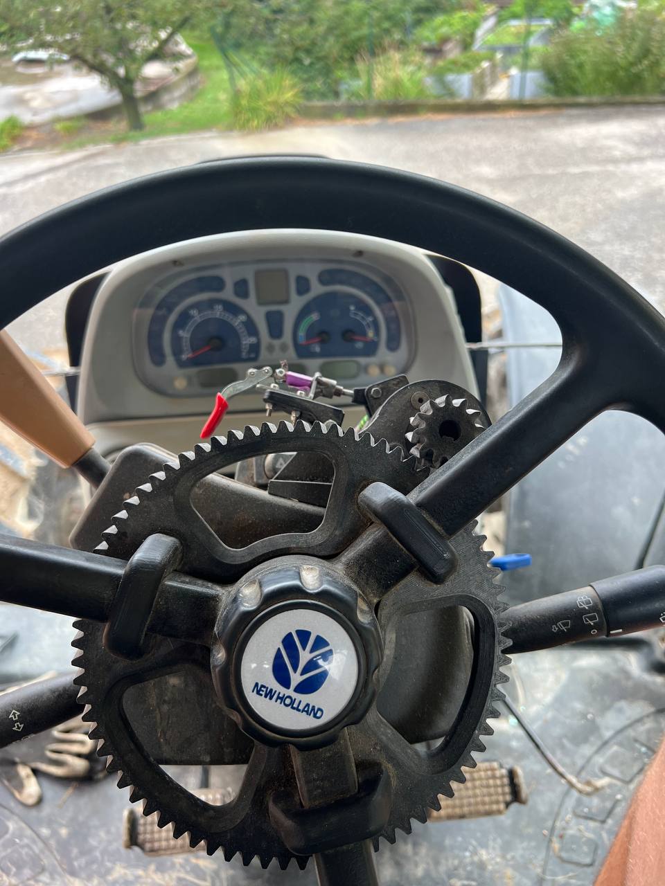 Corona impresa en tractor New Holland